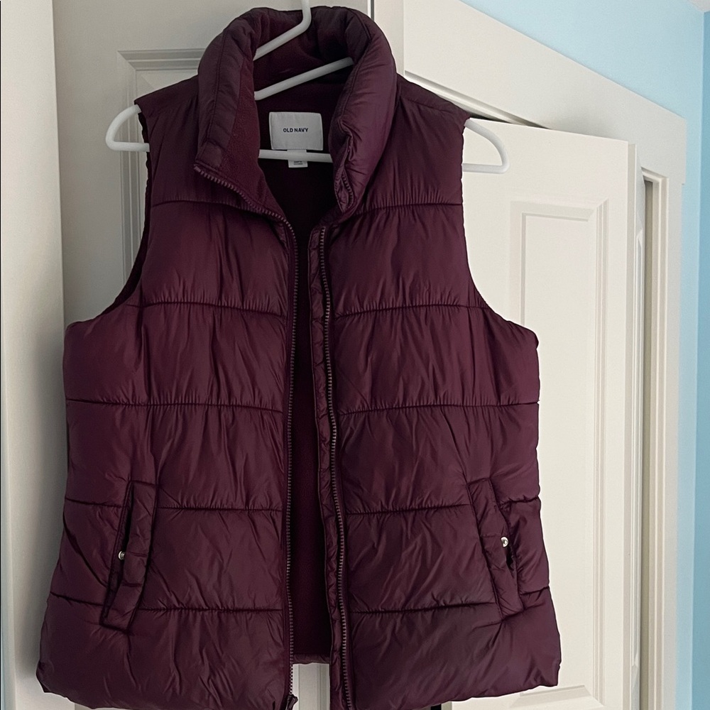 Old Navy Women's Burgundy Puffer Vest